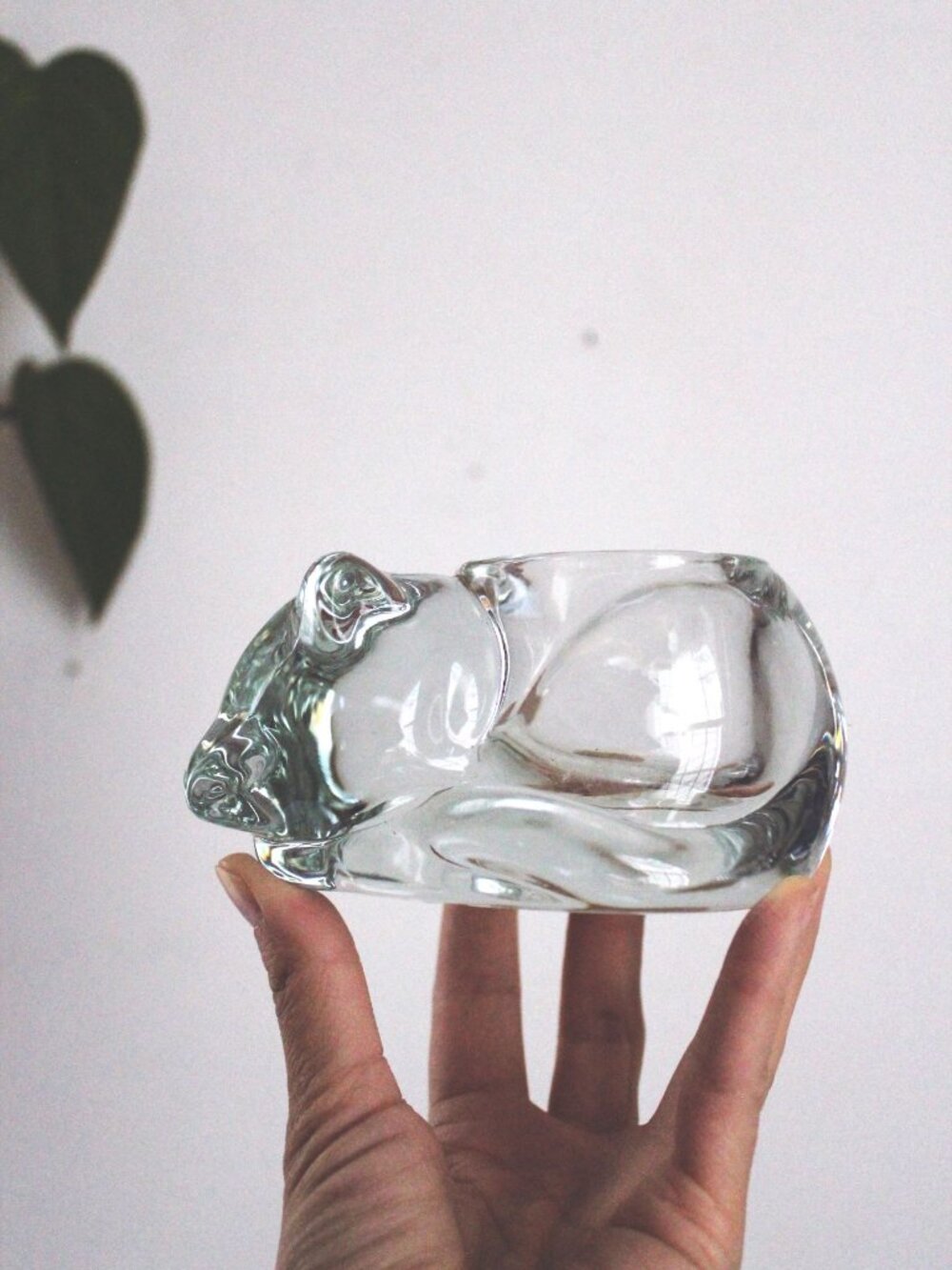 Vintage Indiana Glass Sleeping Cat Votive Candle Holder Figurine Paperweight Hea - Picture 3 of 6